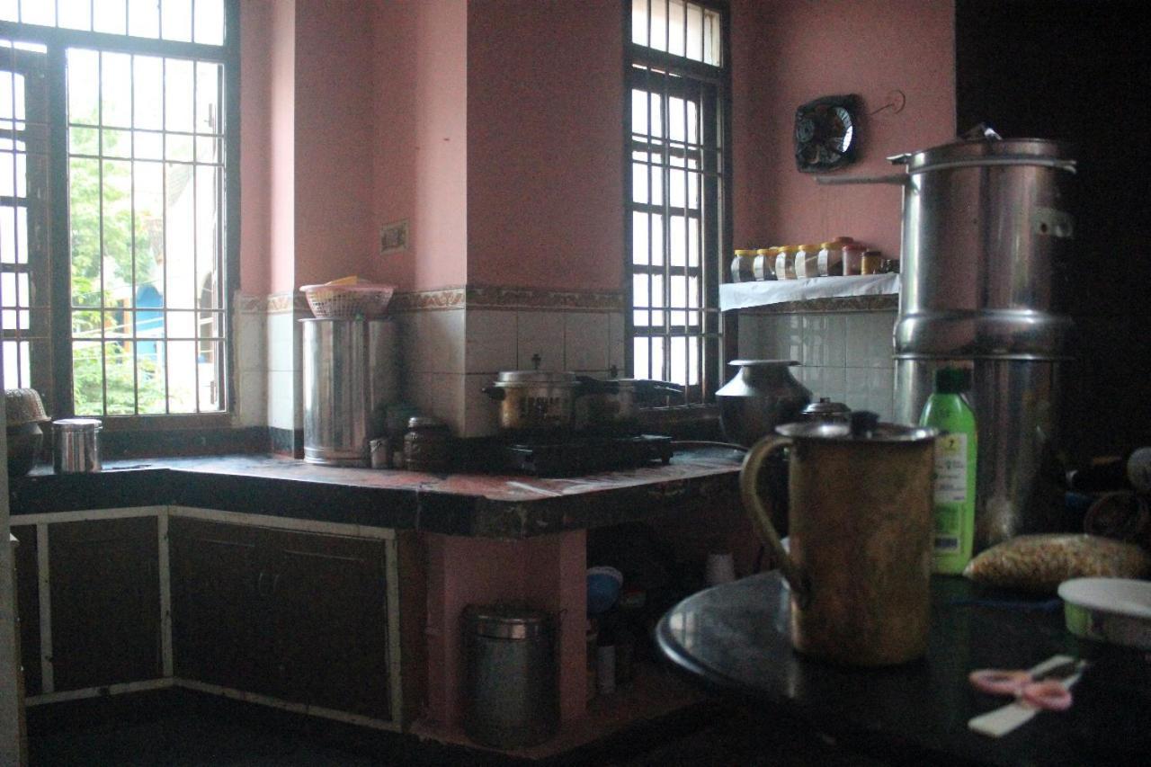 Vadapalani House Apartment *